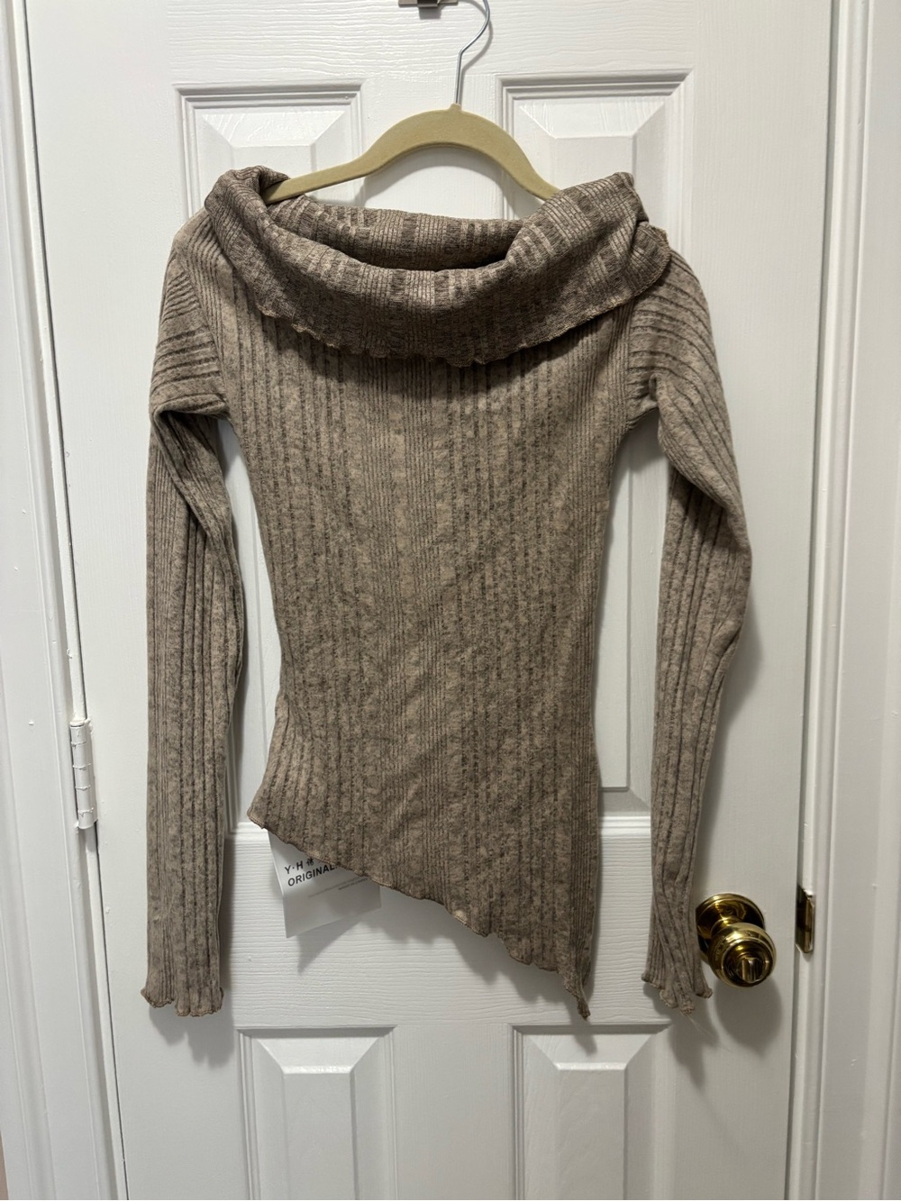 Off-Shoulder Ribbed Knit Sweater - Picture 2 of 7